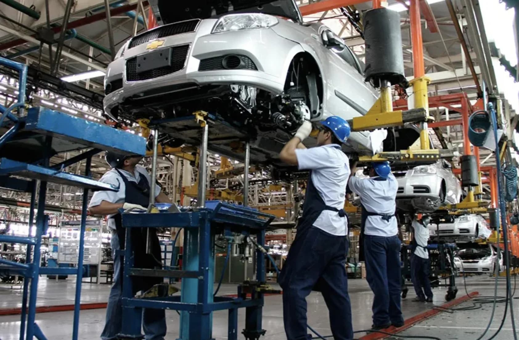 Actividad industrial: cayó 4,2% en agosto y hay alerta de recesión