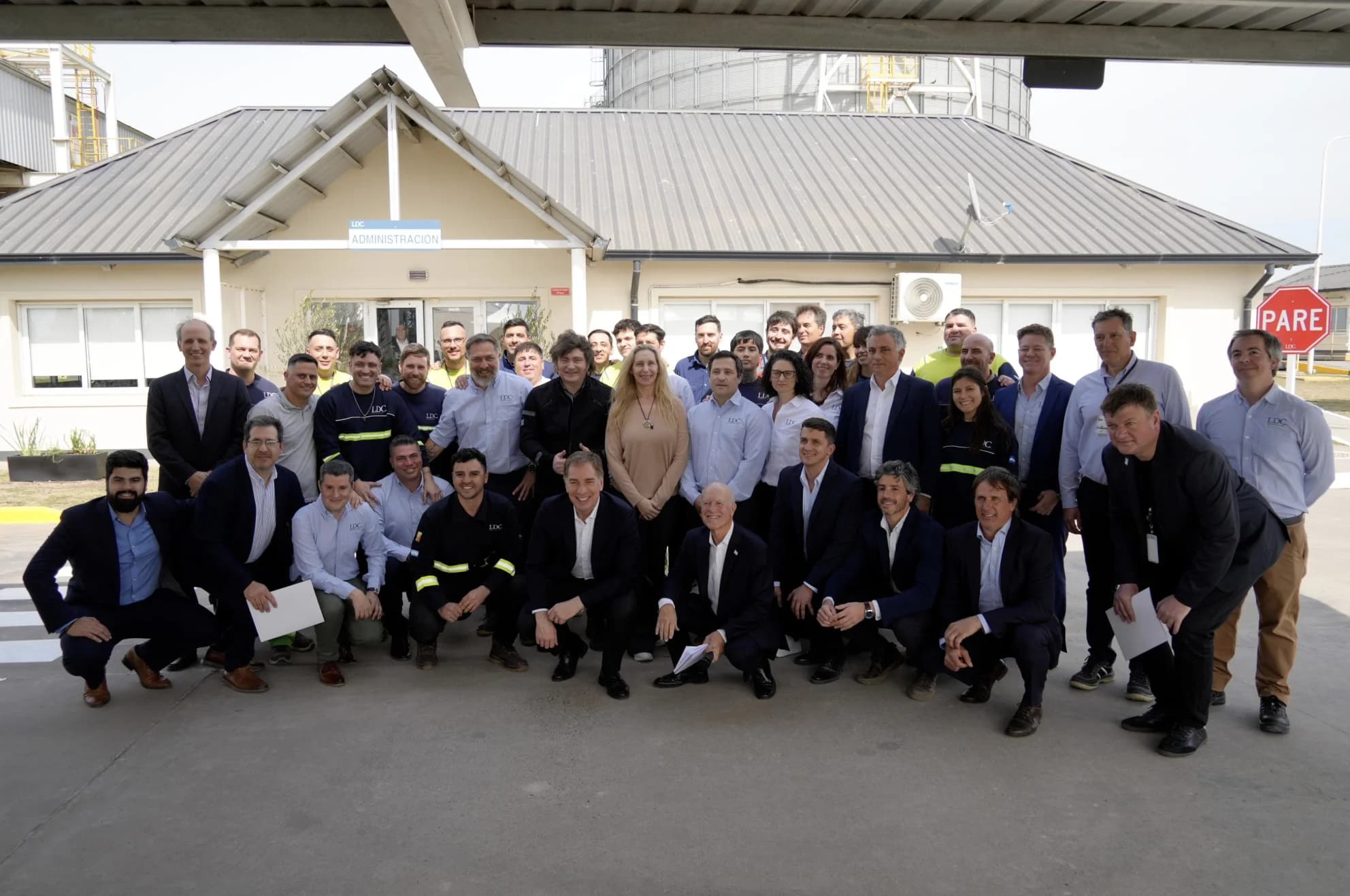 Milei en Bahía Blanca: recorrida por el polo industrial y acto con LLA
