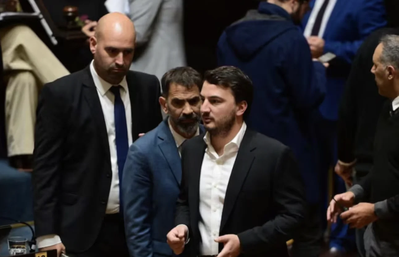 La Libertad Avanza reorganizó su bloque en Diputados bonaerense con un acuerdo entre Karina Milei y Santiago Caputo