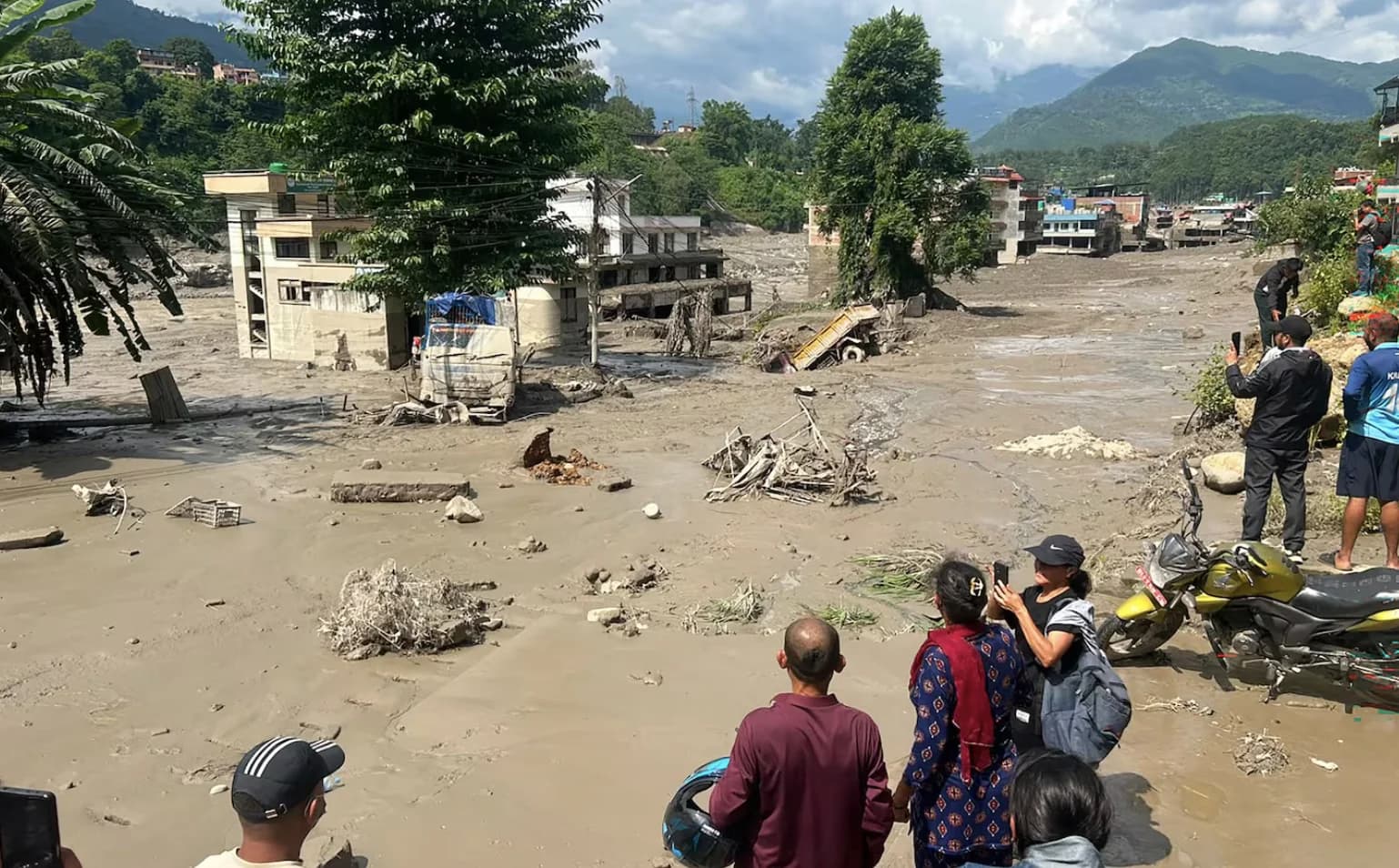 Inundación en Nepal: 22 muertos y 384 desaparecidos entre turistas y peregrinos
