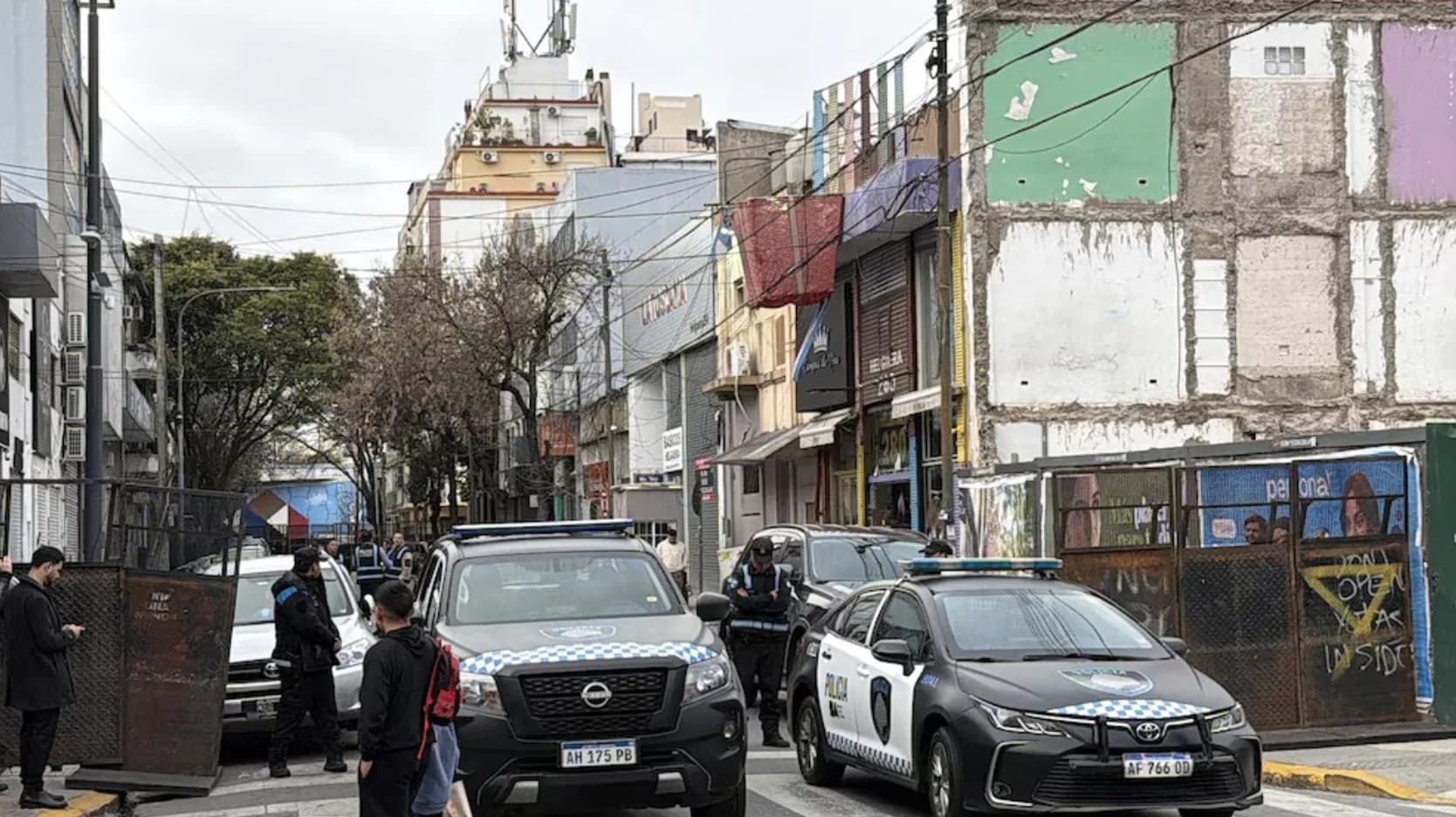 Desalojo en una sinagoga de Flores: conflicto entre fieles paraliza el templo