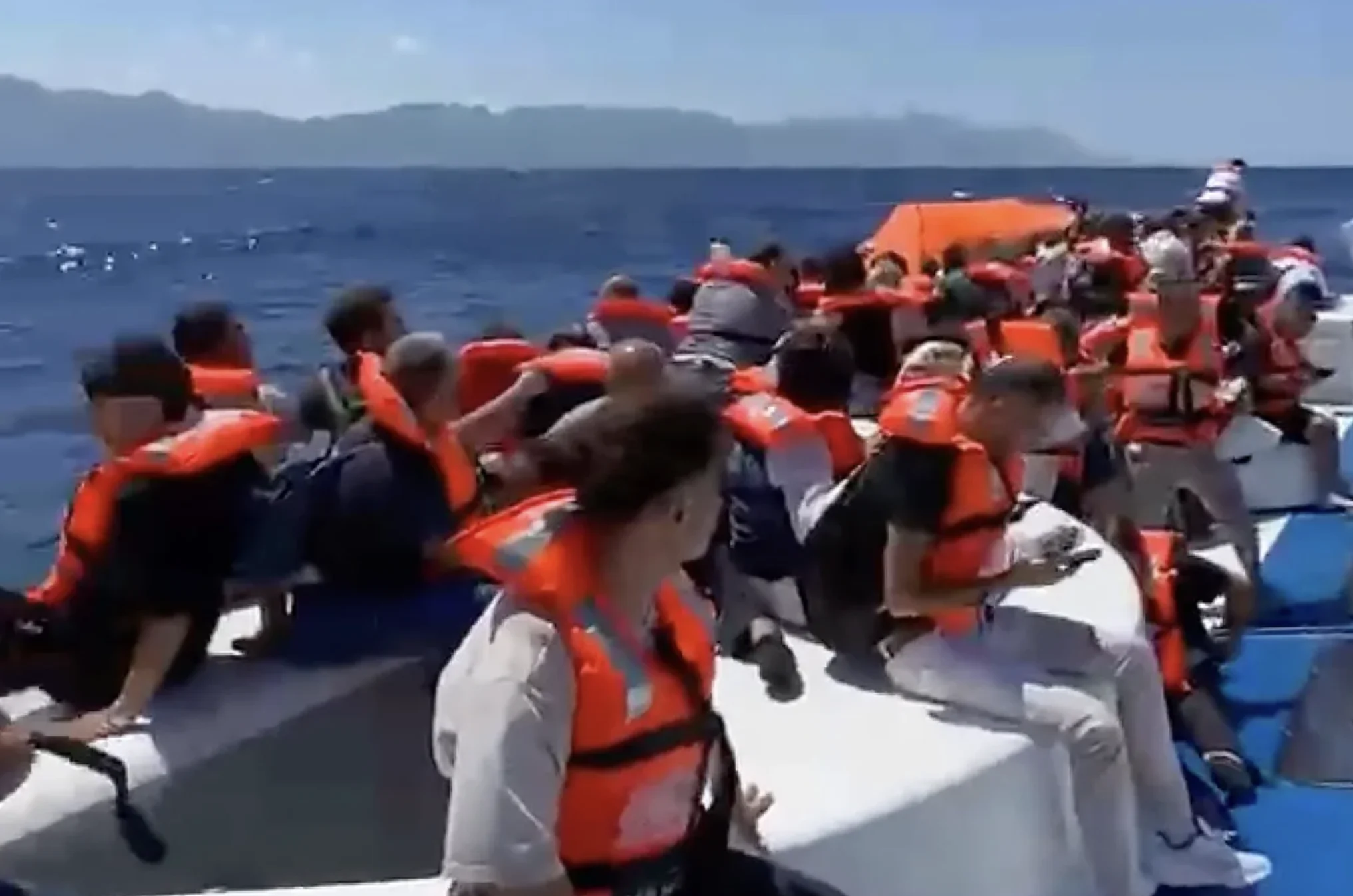 Tragedia en Chipre: 8 muertos y 22 desaparecidos tras hundirse un ferry