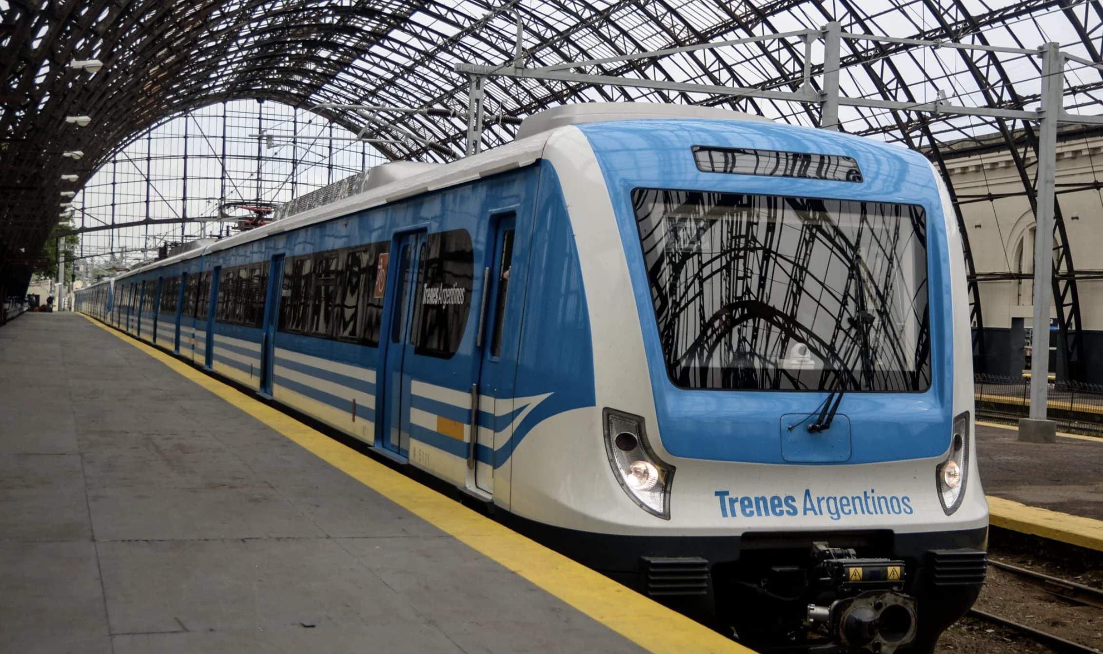 Demoras y cancelaciones en los trenes Roca, Mitre y Sarmiento: cuál es el motivo