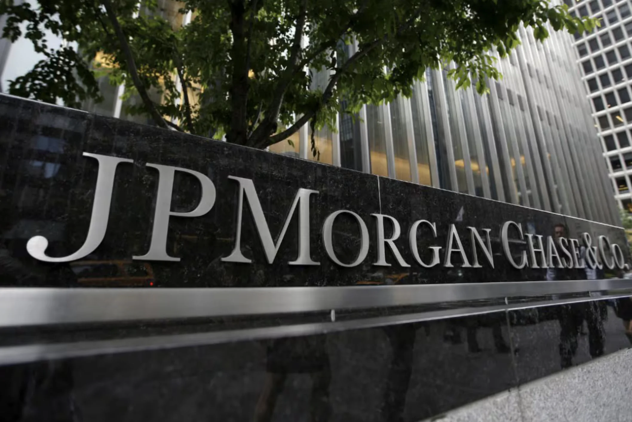 JP Morgan asegura que la economía argentina tiene el peor desempeño desde la pandemia