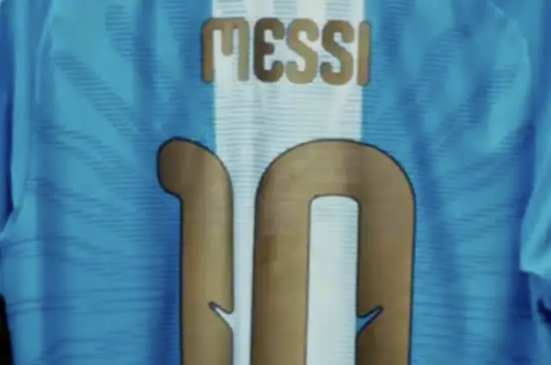 Messi presentó la camiseta de su despedida de la Selección Argentina
